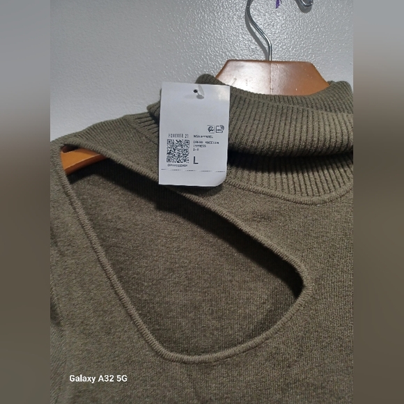 Forever 21 Cutout Turtleneck Sweater Dress Green size L NEW - Picture 6 of 7